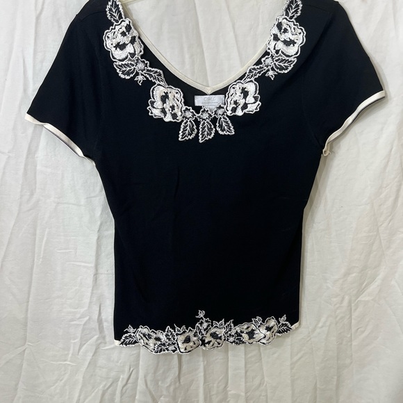 🔥🔥CML COLLECTION LADYS TOP SIZE LARGE A RAYON AND NYLON BLEND. LACE TRIMMING. - Picture 4 of 4